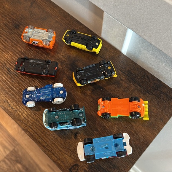 Hotwheels and random cars  Bundle bright colors - Picture 3 of 4